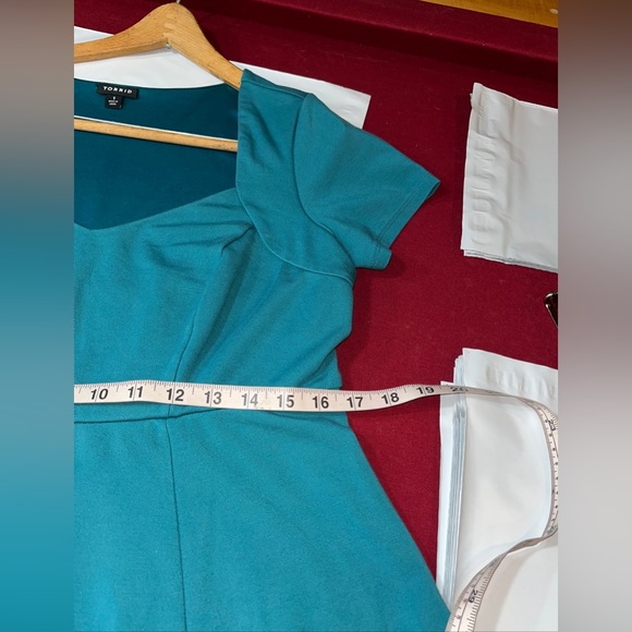 TORRID 1 Short Sleeves BLUE DRESS KNIT A LINE midi Sweetheart neck, Flared Skirt - Picture 5 of 14